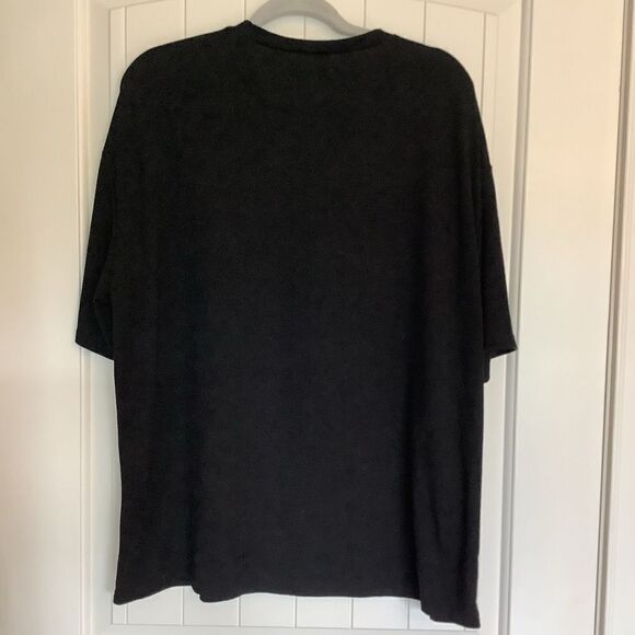 Romwe Anime Tee-shirt 🤖👾🫶🏽😻 - Picture 2 of 3